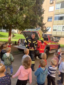 Gasilci so sodelovali pri vaji evakuacije vrtca Tinkara v Grosuplju.